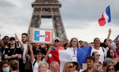 Shperthejne protestat ne Europe: Qytetaret kunder vaksinimit te detyruar